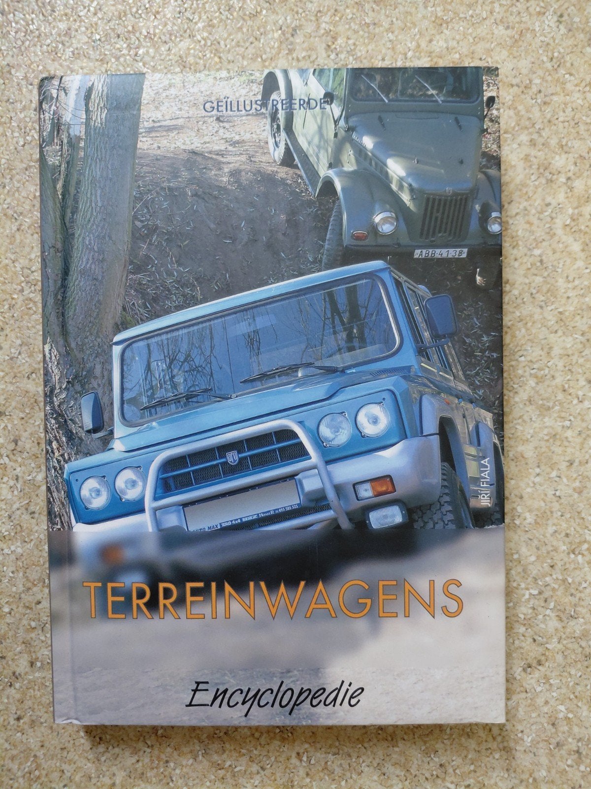 Terreinwagens Encyclopedie - Geïllustreerde, Boeken, Gelezen, Ophalen of Verzenden, Los deel, Overige onderwerpen