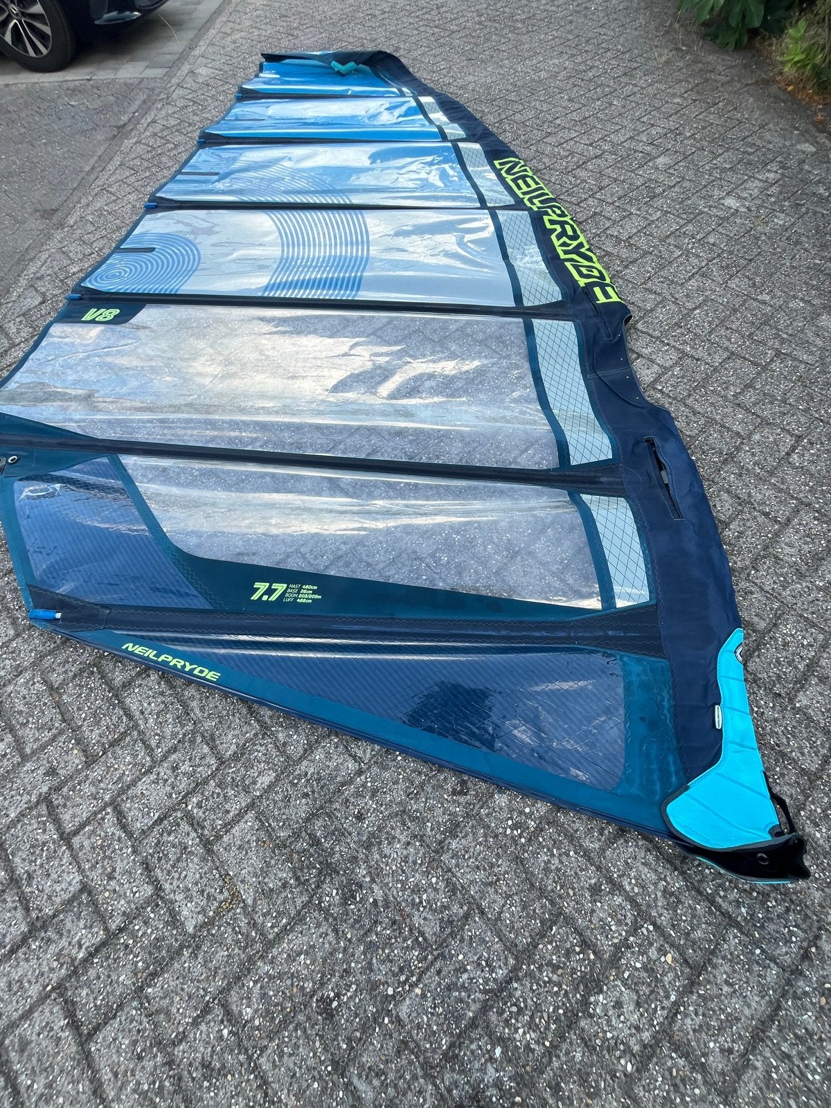 Neilpryde V8 7.7m² 2023 met schade, Ophalen, Gebruikt, 6.5 m² tot 8 m², Neilpryde