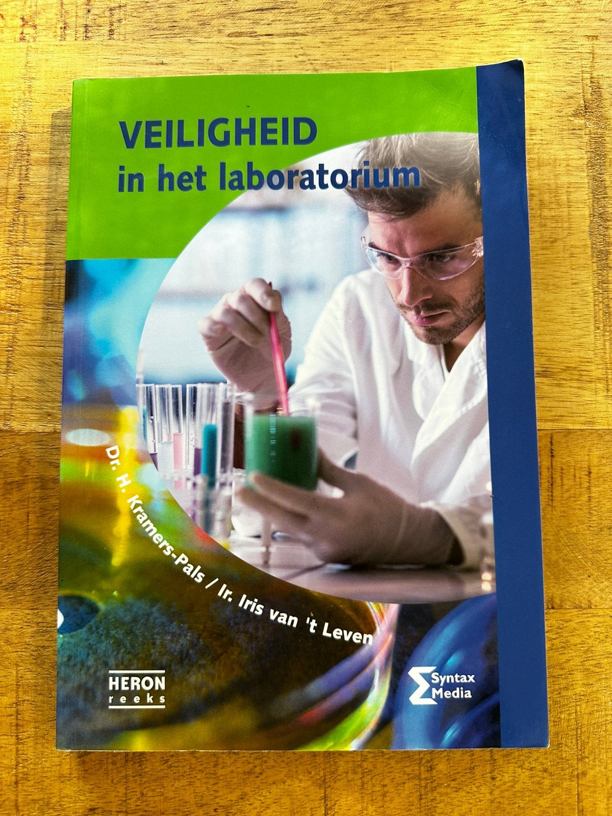 Veiligheid in het laboratorium, Ophalen of Verzenden, Zo goed als nieuw, Overige niveaus