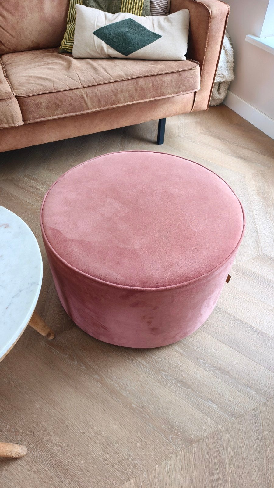 Woood Sara poef laag velvet oud roze 36xø60, Huis en Inrichting, Banken | Voetenbanken en Poefen, Ophalen, Gebruikt, Rond, Minder dan 50 cm