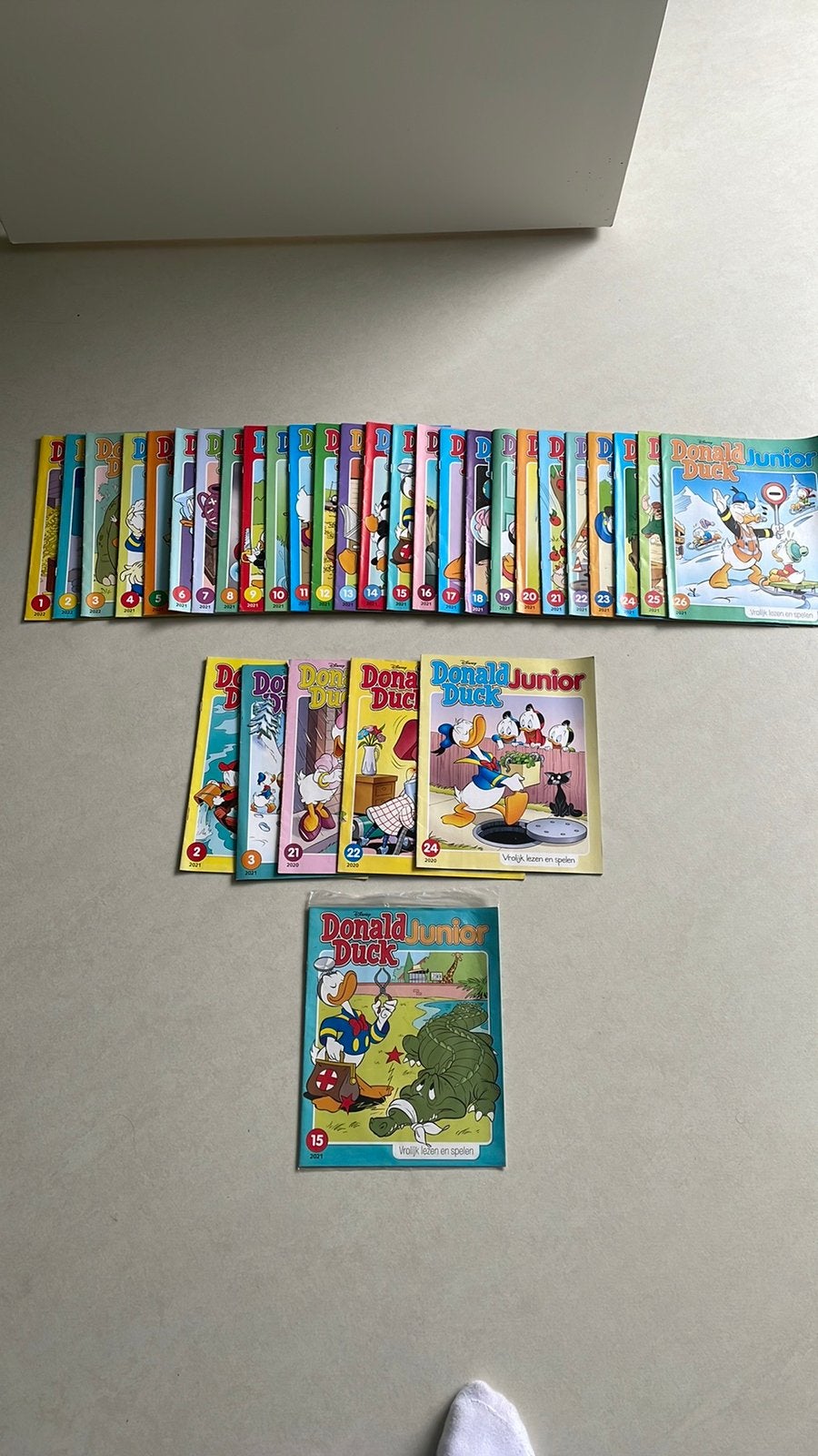 31 Donald Duck junior’s plus een die nog in de verpaking zit, Meerdere stripboeken, Ophalen of Verzenden, Zo goed als nieuw