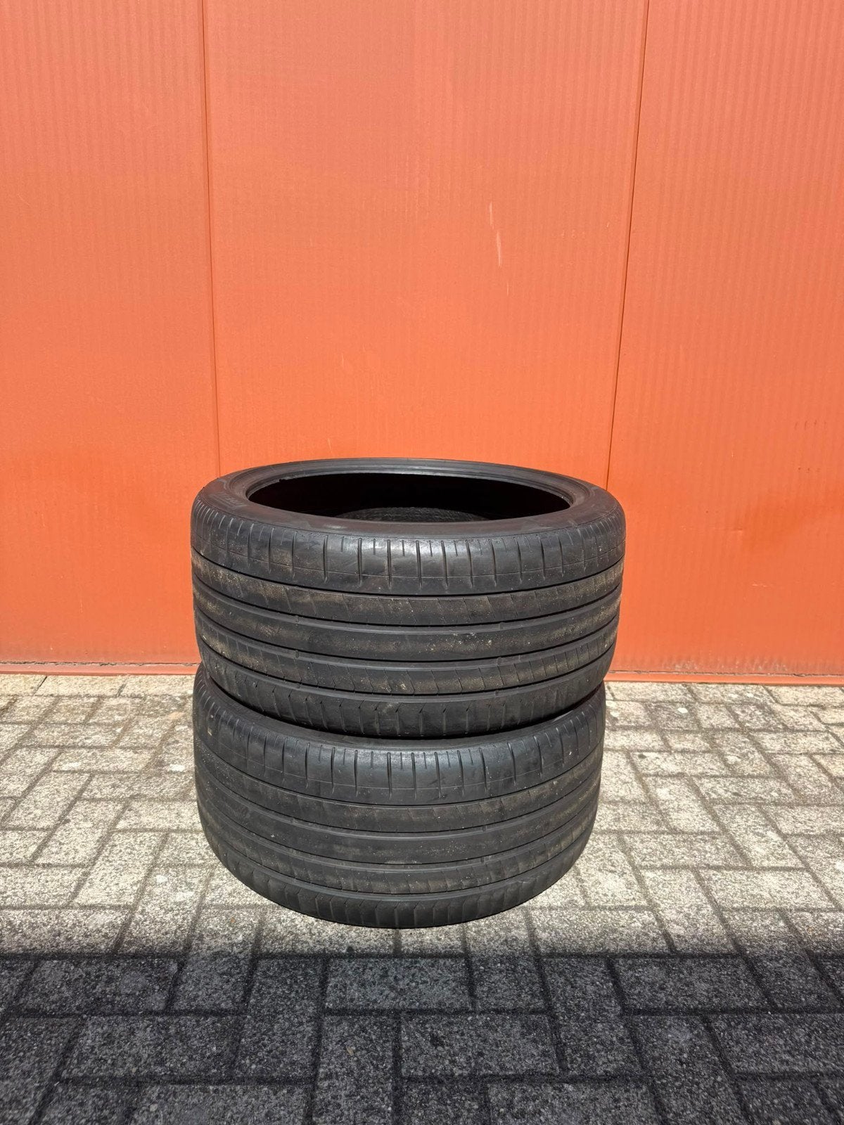 2x 325 30 23 Pirelli banden Lamborgini Urus, Auto-onderdelen, Banden en Velgen, Ophalen, 325 mm, Nieuw, Overige maten
