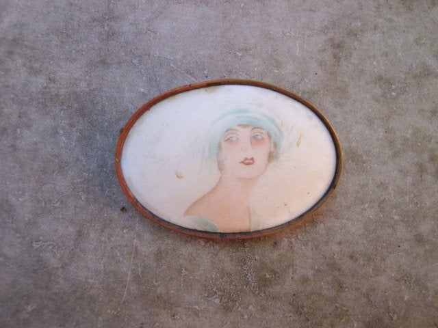 antiek flapper ovaal broche dame handgeschilderd? messing, Sieraden, Tassen en Uiterlijk, Broches, Overige materialen, 4 tot 7 cm