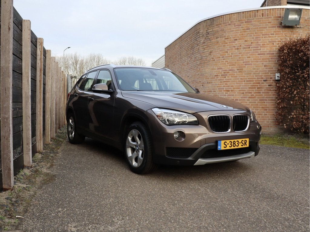 BMW X1 sDrive18i AUTOMAAT (bj 2013), 4 cilinders, 1430 kg, 750 kg, 5 stoelen