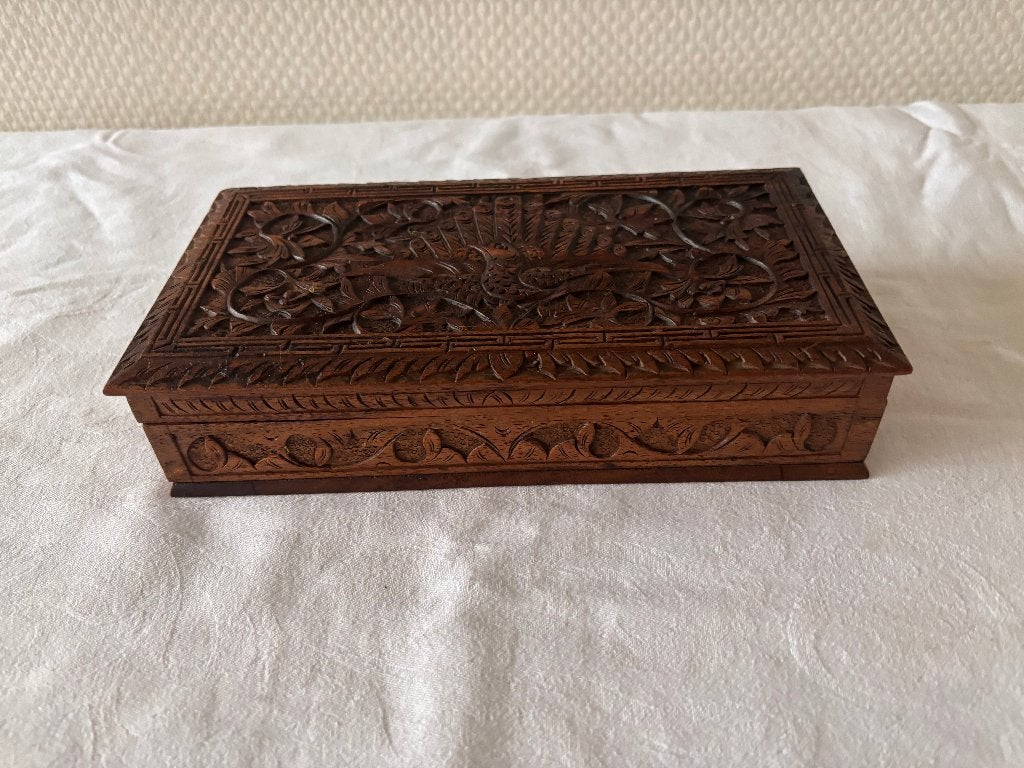Antiek teakhouten kistje uit Indonesië met houtsnijwerk., Antiek en Kunst, Ophalen of Verzenden