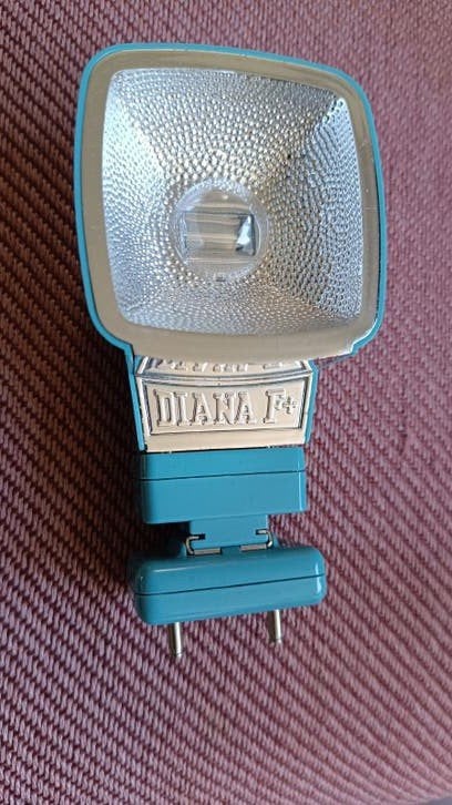 Lomography Diana F+ Flash - Turquoise, Ophalen of Verzenden, Externe flitser, Overige merken