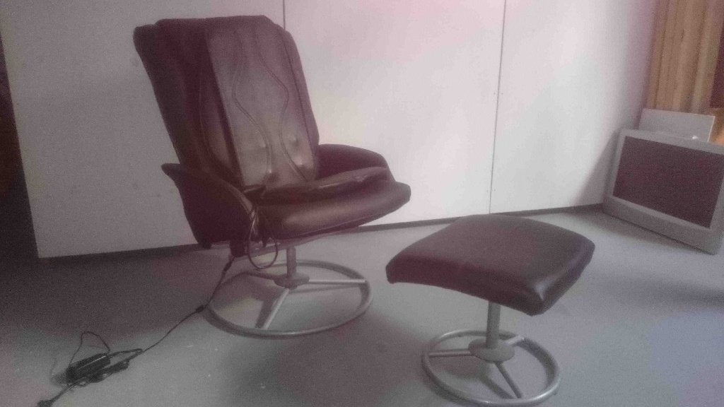 Fauteuil met voetbankje en massagemat, Ophalen, Zo goed als nieuw, 75 tot 100 cm, 50 tot 75 cm