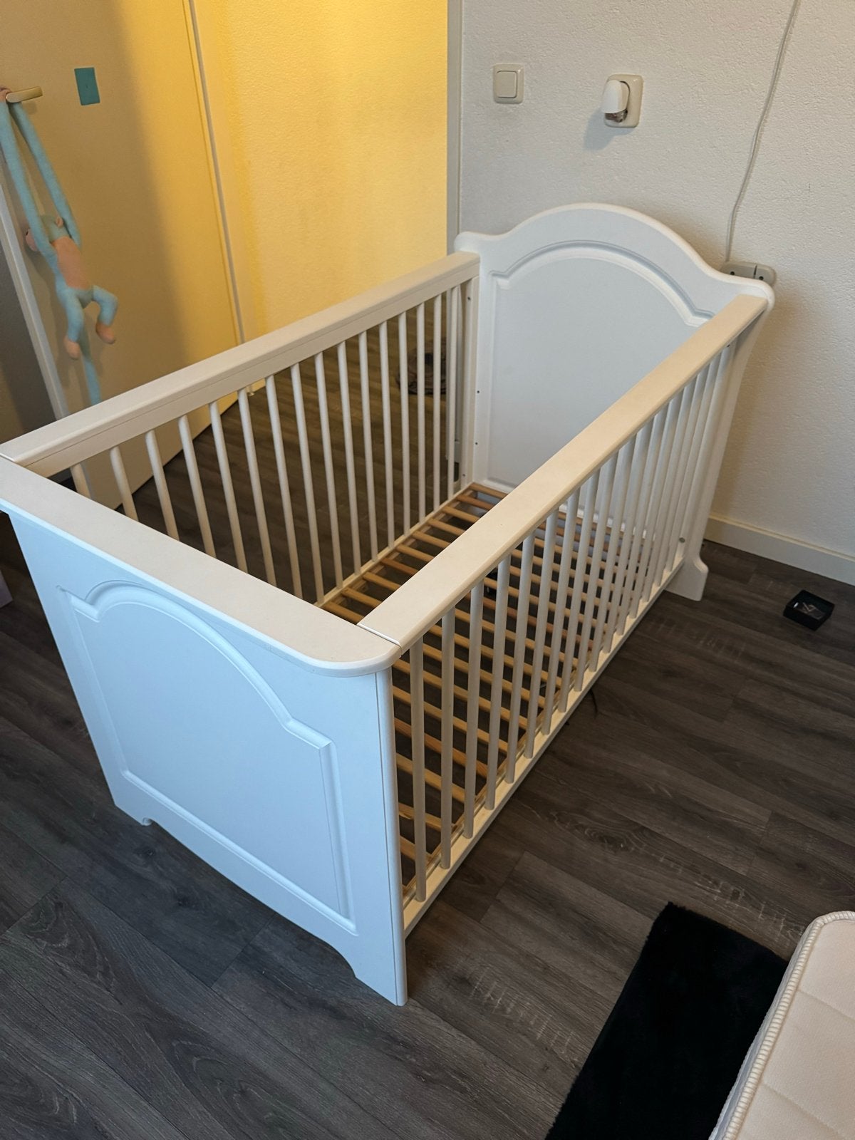 Wit babybedje met lattenbodem en matras, Ophalen, Gebruikt, 70 tot 85 cm, 140 tot 160 cm