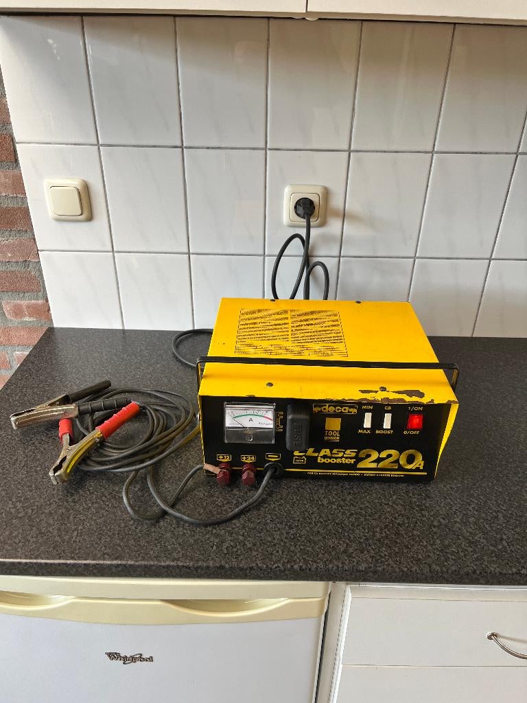 Deca Class booster acculader 12 en 24 volt , 220 amp, Ophalen, Gebruikt