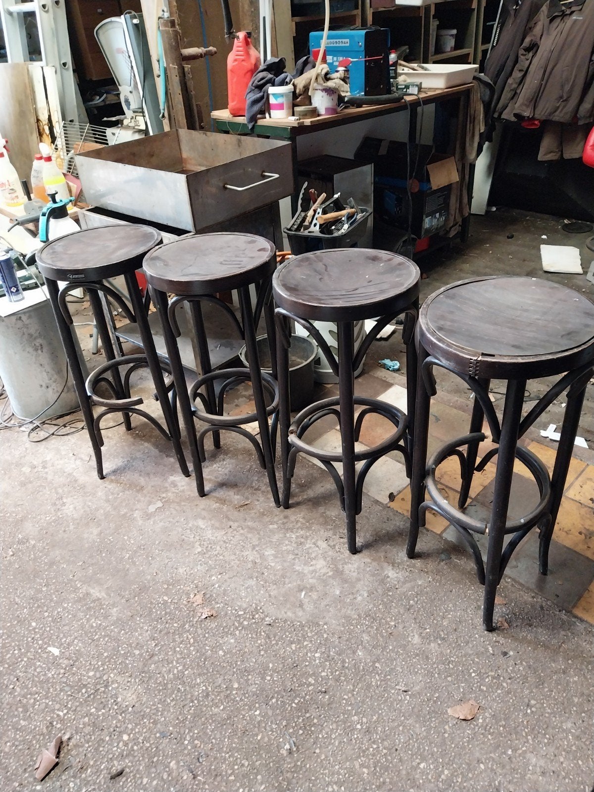 Set van 4 vintage houten barkrukken met voetsteun, Gebruikt, Met voetsteun, 60 tot 90 cm, Ophalen of Verzenden