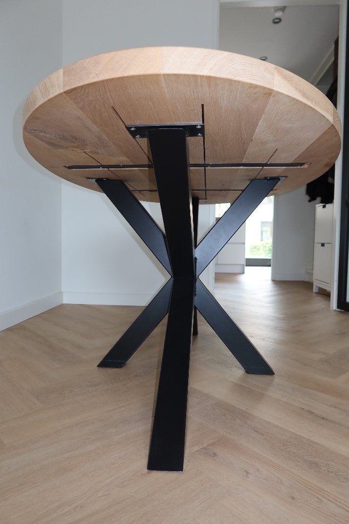 Foto 6 van Magna ovale eettafel 180x95 cm – massief hout – spinpoot