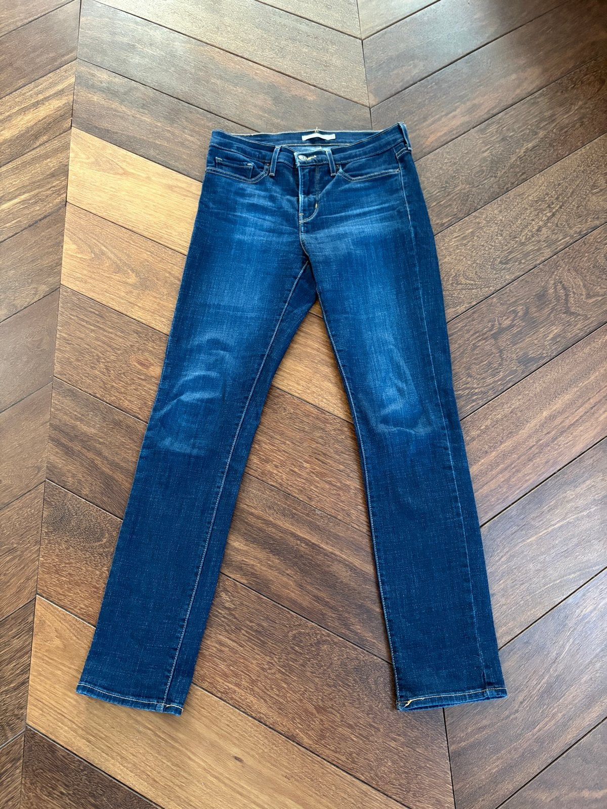 Levi's 312 Shaping Slim Jeans W29/L32 Donkerblauw, Ophalen of Verzenden, Zo goed als nieuw, Blauw, W28 - W29 (confectie 36)