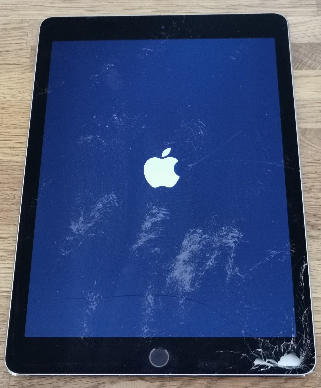 Foto 4 van iPad Air 2 | A1566 | 32 GB | scherm gebarsten