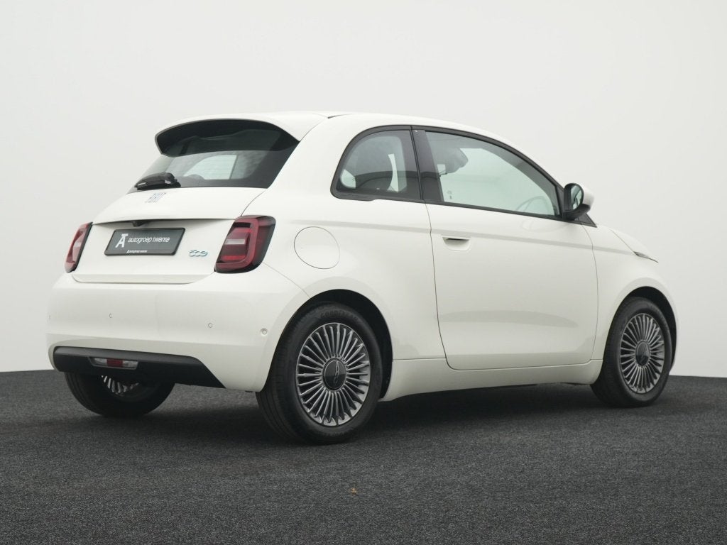 Fiat 500 Icon 42 kWh | Carplay | Private lease 369 pm, Auto's, Gebruikt, 4 stoelen, Wit, 1265 kg
