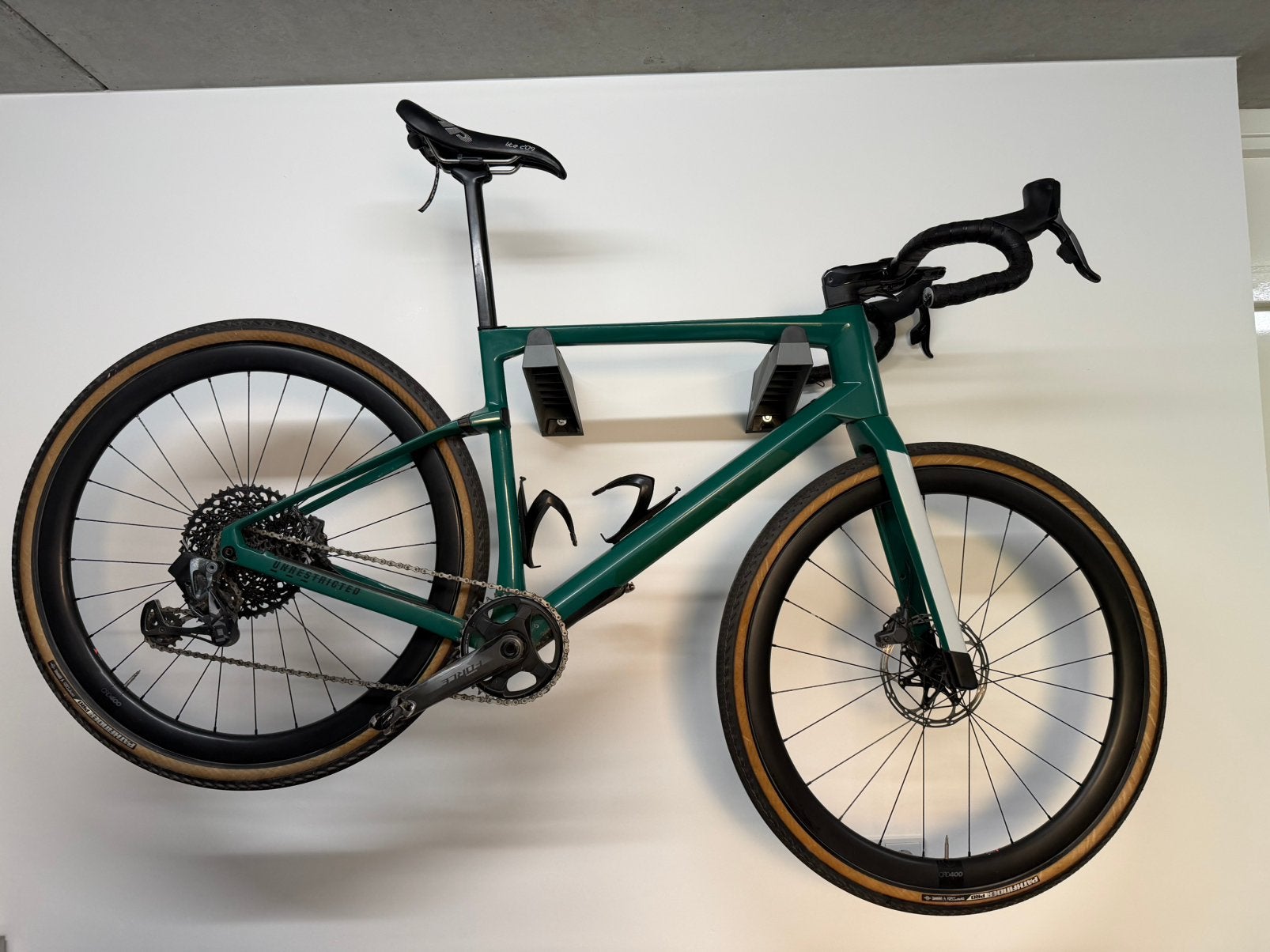 BMC Urs Gravel bike L  / Carbon velgen Elektrisch schakelen, Fietsen en Brommers, Fietsen | Racefietsen, Carbon, Zo goed als nieuw