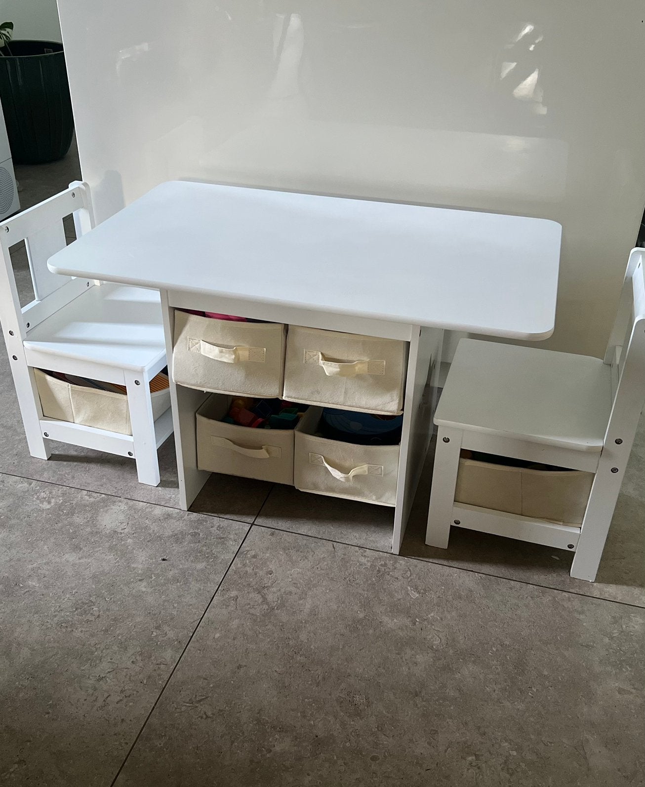 Witte kinder speeltafel met stoeltjes en opbergruimte, Ophalen, Gebruikt, Tafel(s) en Stoel(en)