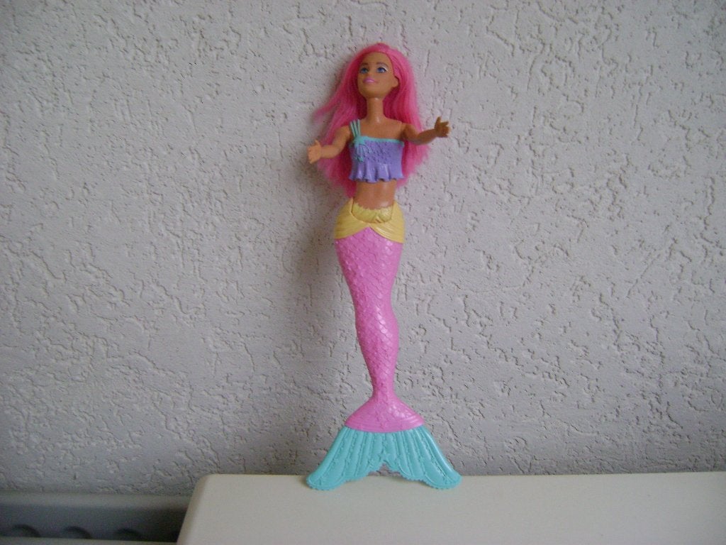 barbie zeemirmin roze staart 2017 van mattel vaste kleding, Ophalen of Verzenden, Zo goed als nieuw, Barbie
