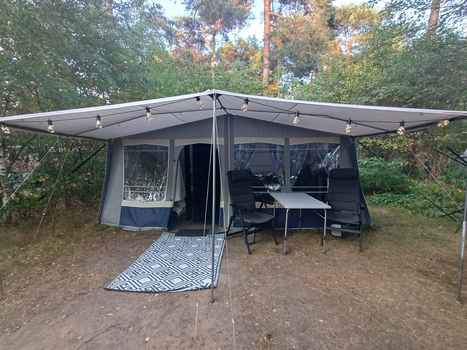 Dethleffs New Line 2004 met voortent en luifel, Caravans en Kamperen, Frans bed, Treinzit, Particulier, Luifel
