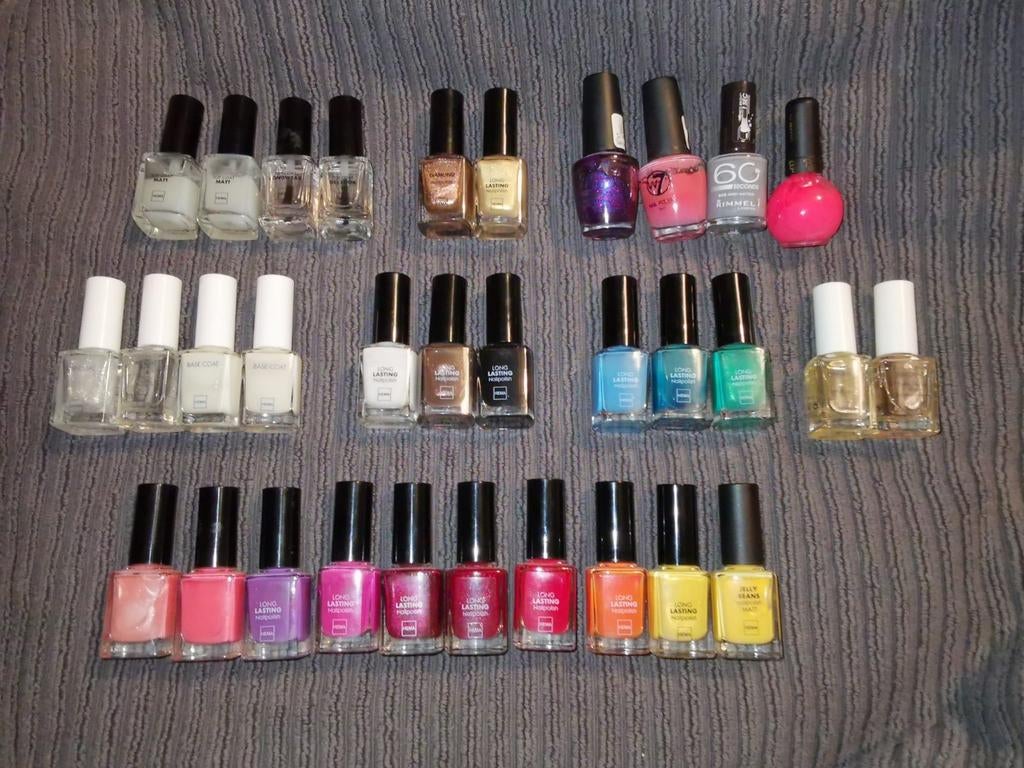 Grote collectie nagellak: Hema, Rimmel, diverse kleuren, Ophalen of Verzenden, Zo goed als nieuw, Overige kleuren, Handen en Nagels