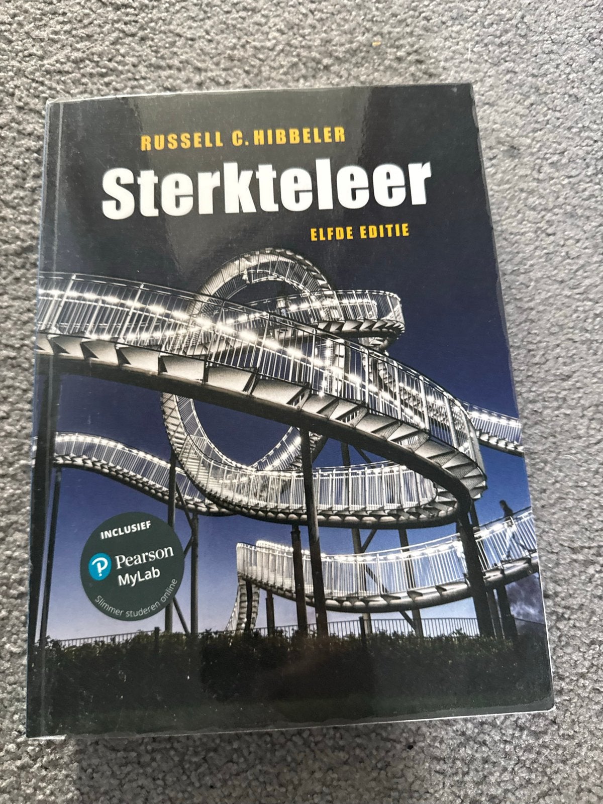 Sterkteleer - Russell C. Hibbeler (Elfde Editie), Boeken, Techniek, Ophalen of Verzenden, Zo goed als nieuw, Werktuigbouwkunde