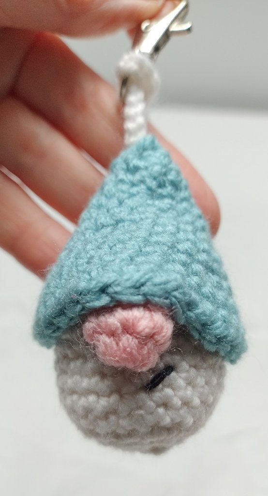 Gnome kabouter tashanger sleutelhanger gehaakt, Ophalen of Verzenden, Nieuw, Knuffel of Figuurtje