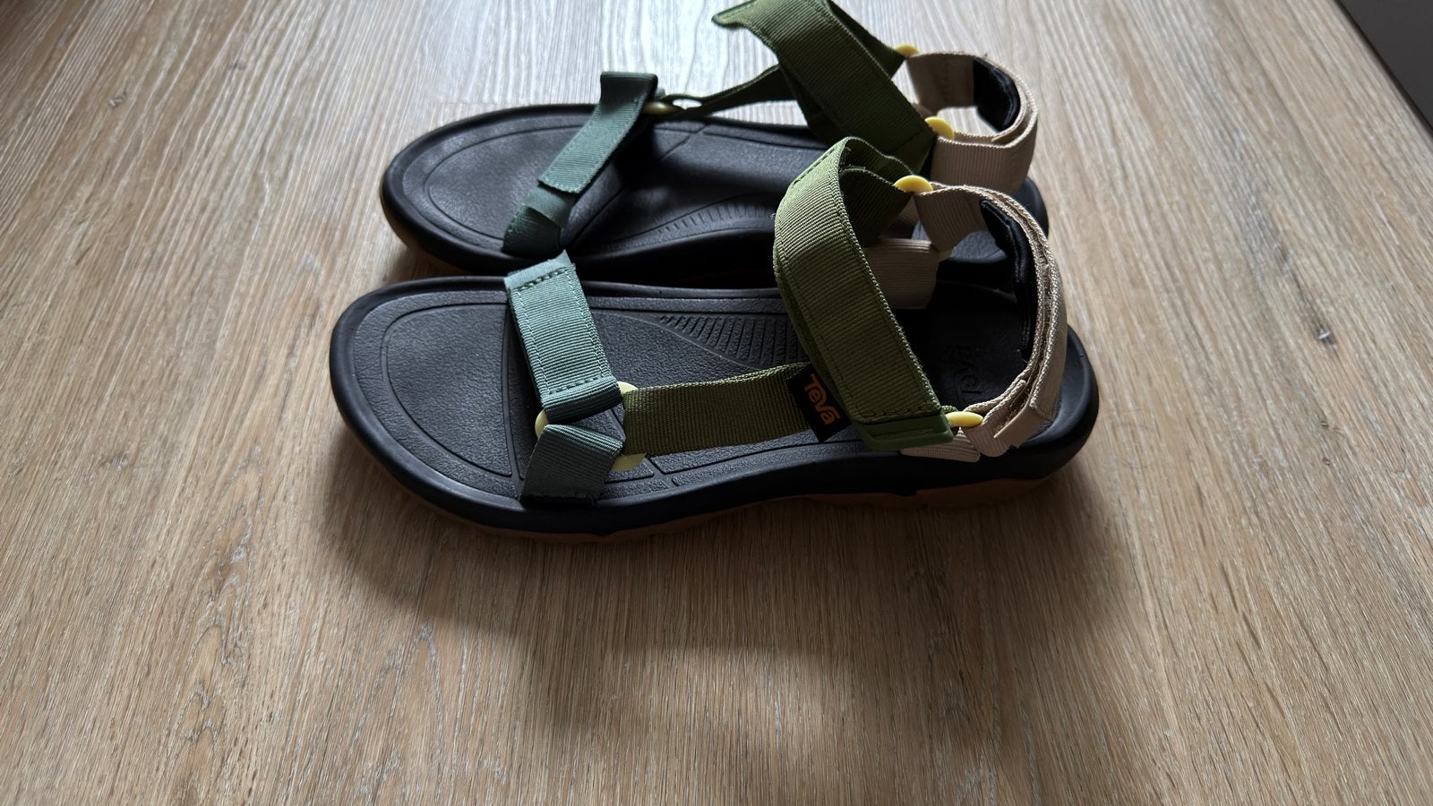 Teva sandalen - Zo goed als nieuw, Ophalen of Verzenden, Zo goed als nieuw, Overige kleuren, Sandalen