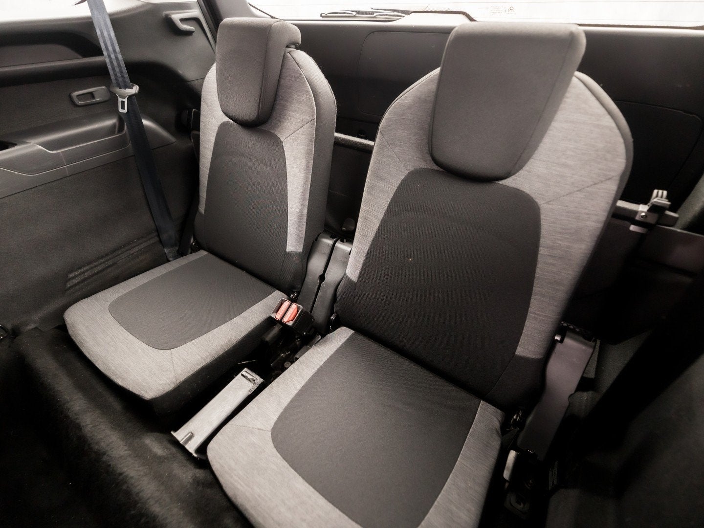 Foto 16 van Citroën Grand C4 Picasso 1.2 PureTech Sport 7 Persoons Auto