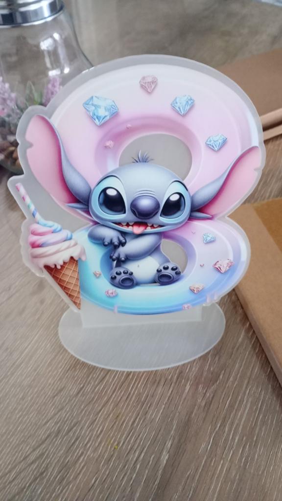 Stitch verjaardag decoratie 8 jaar - Nieuw, Hobby en Vrije tijd, Feestartikelen, Ophalen of Verzenden, Nieuw, Versiering, Verjaardag