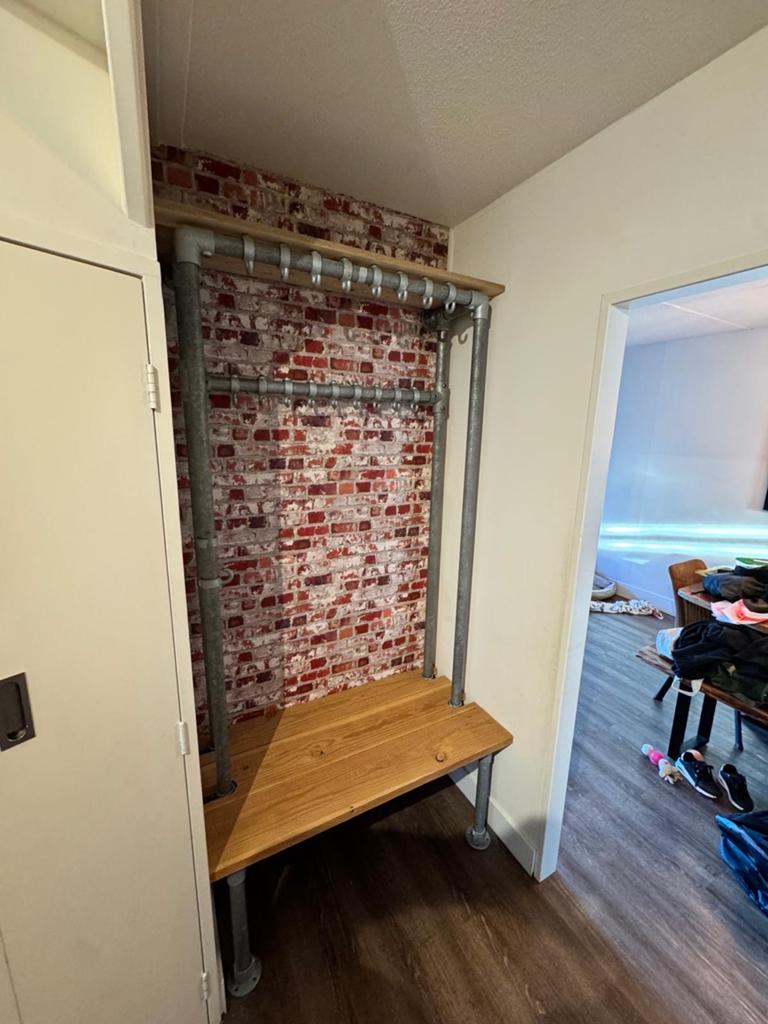 Industriële kapstok met bankje en haken, Huis en Inrichting, Woonaccessoires | Kapstokken, Gebruikt, 200 cm of meer, Metaal, Ophalen