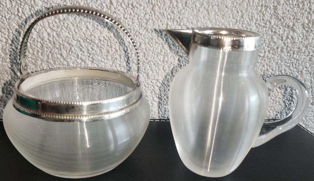 Draadglas melkkan en suikerpot met zilveren montuur, Ophalen