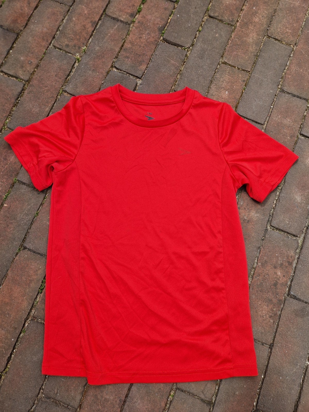 ROOD TRAVELSTOF SPORTSHIRT MAAT 140, Ophalen of Verzenden, Jongen of Meisje, Sport- of Zwemkleding