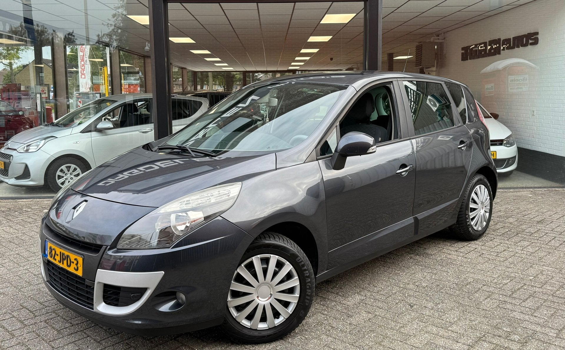 Renault Scénic 1.6 NAVI | CLIMATE | CRUISE | TREKHAAK | NAP, Auto's, Voorwielaandrijving, Gebruikt, 4 cilinders, Handgeschakeld