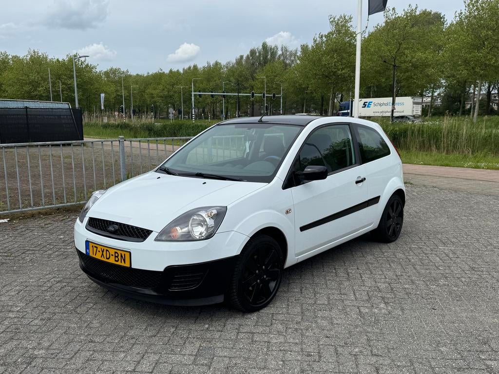 Ford Fiësta 1.3 8V 3DR 2007 Wit 217500 km, Auto's, Ford, Particulier, Fiësta, Airbags, Airconditioning, Alarm, Digitale radio-ontvangst