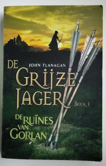 De ruïnes van Gorlan - De Grijze Jager Boek1 - John Flanagan, Boeken, John Flanagan, Ophalen of Verzenden, Zo goed als nieuw, Fictie