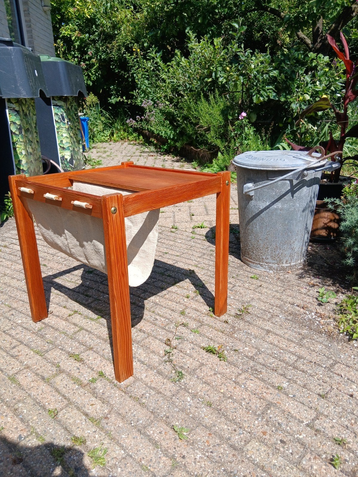 Deense retro s.p.jensen furbo krantentafeltje, Ophalen, Huis en Inrichting