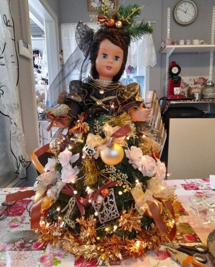 Mooie kerst pop geheel compleet met verlichting, Diversen, Ophalen of Verzenden