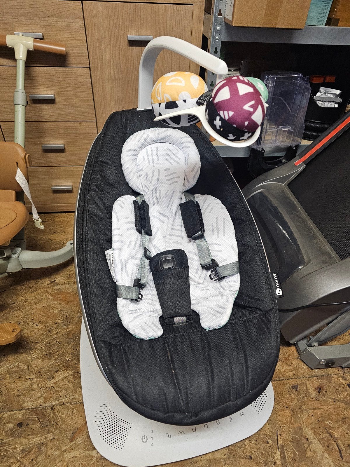 4Moms Mamaroo 5 electronische schommel/wipstoel, Kinderen en Baby's, Schommelstoel, Met gordel(s) of riempje(s), Zo goed als nieuw