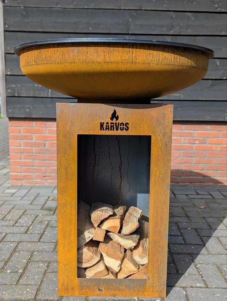 Sfeervolle plancha bbq met vuurschaal en sokkel houtopslag, Ophalen of Verzenden, Nieuw, KARVOS, Met accessoires