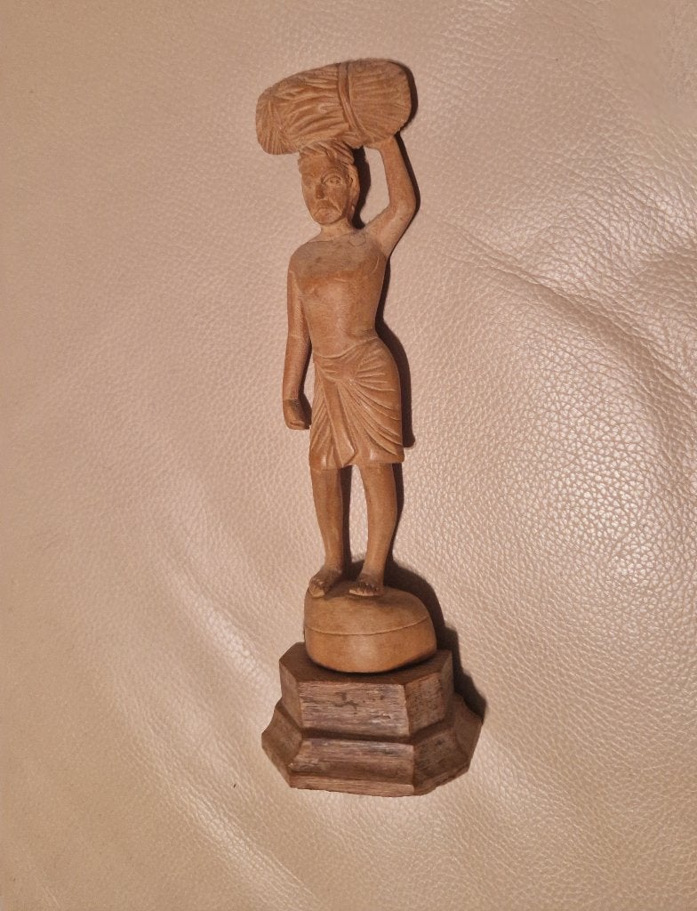 Souvenir uit India: een houten figuur beeld, Ophalen of Verzenden, Zo goed als nieuw