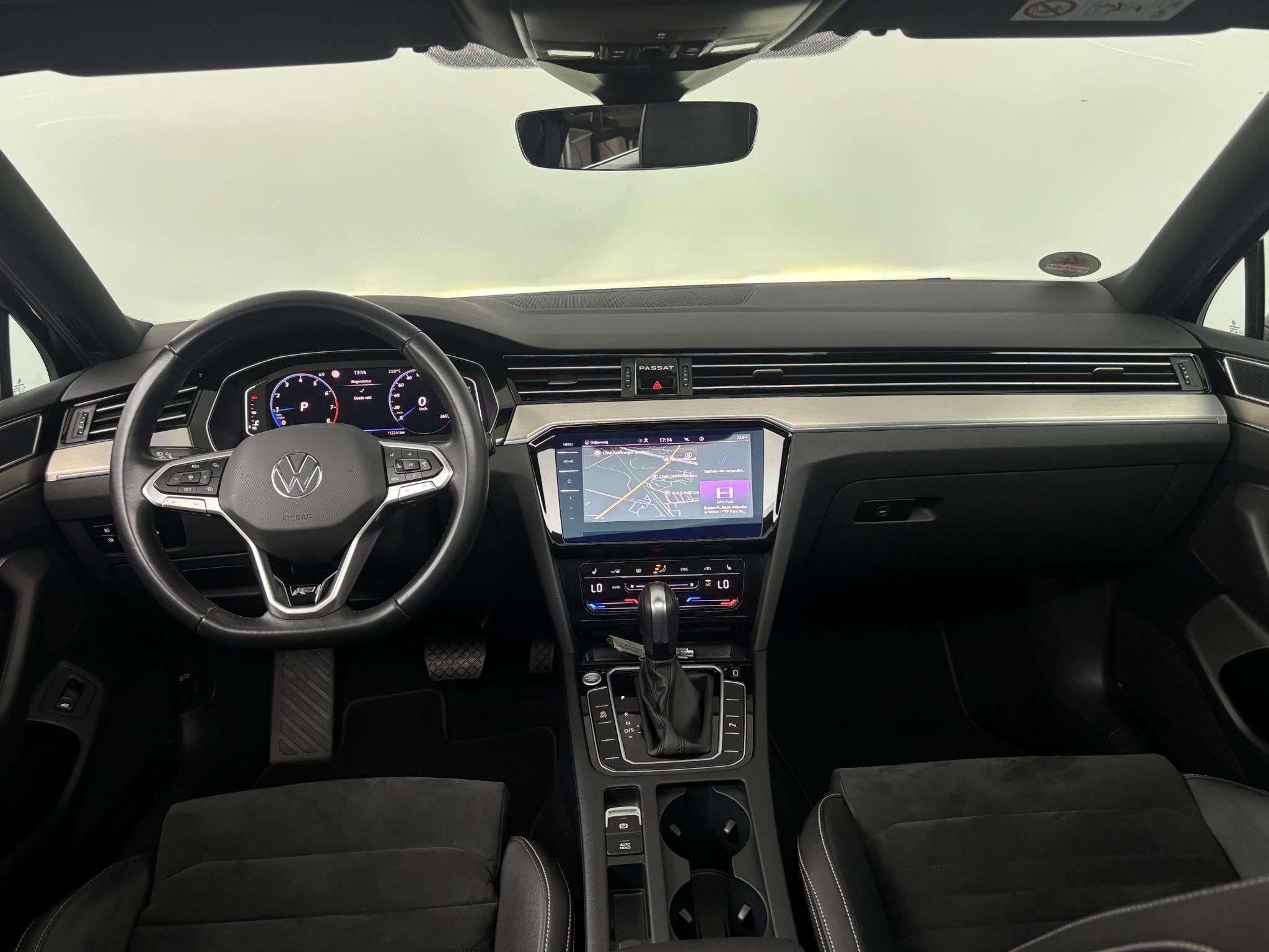 Volkswagen Passat Variant 1.5 TSI 150pk DSG R-Line Business, Auto's, 730 kg, 4 cilinders, Origineel Nederlands, 1600 kg