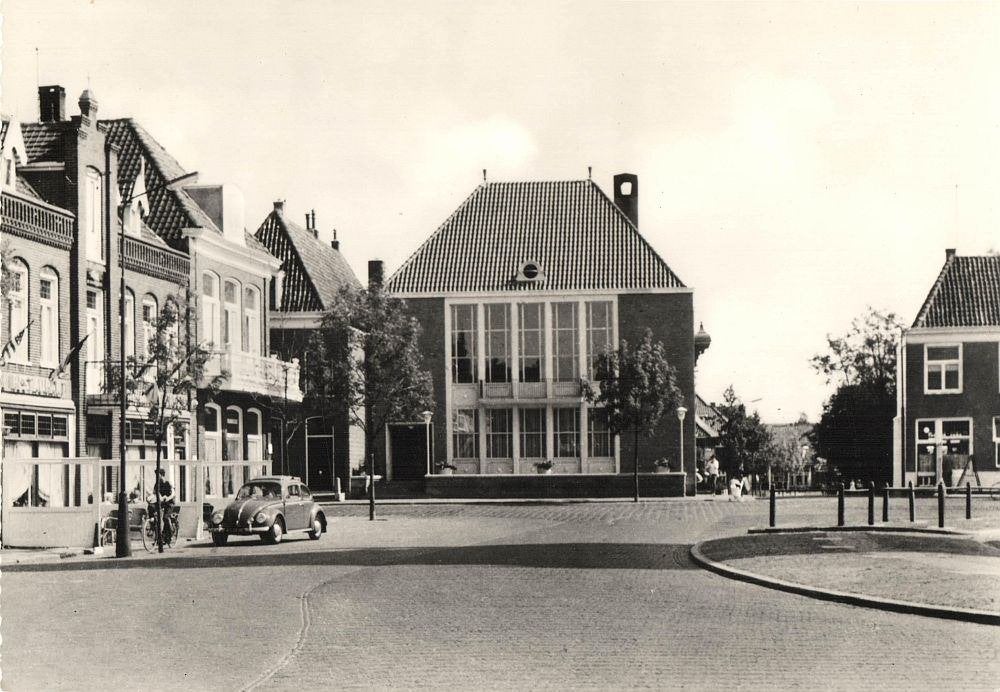 SCHAGEN, Markt met Raadhuis, Scagon Theater, V.W. Kever, Ophalen of Verzenden, 1960 tot 1980, Ongelopen, Noord-Holland