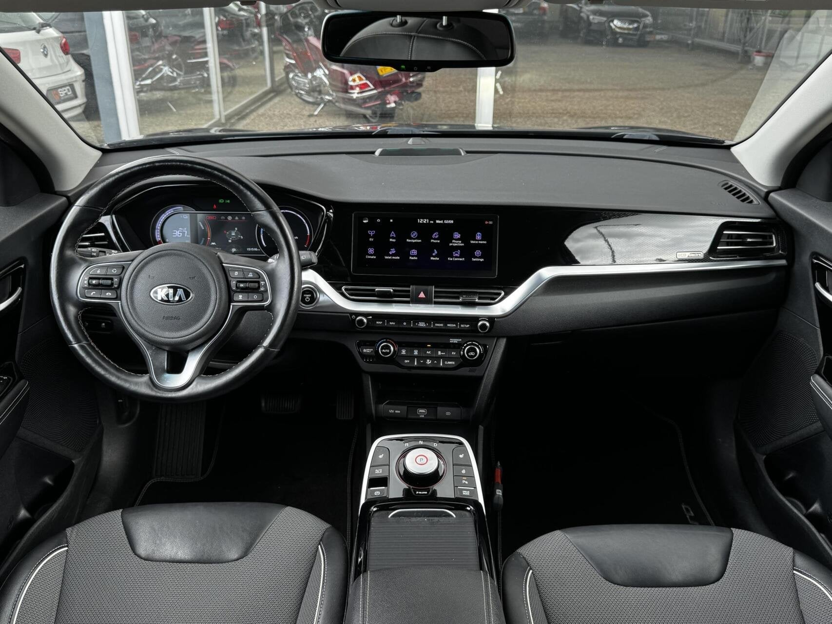 Kia e-Niro DynamicPlusLine 64 kWh|Pano|Camera|BTW|Carpl|ACC, Gebruikt, Zwart, Blauw, Leder en Stof