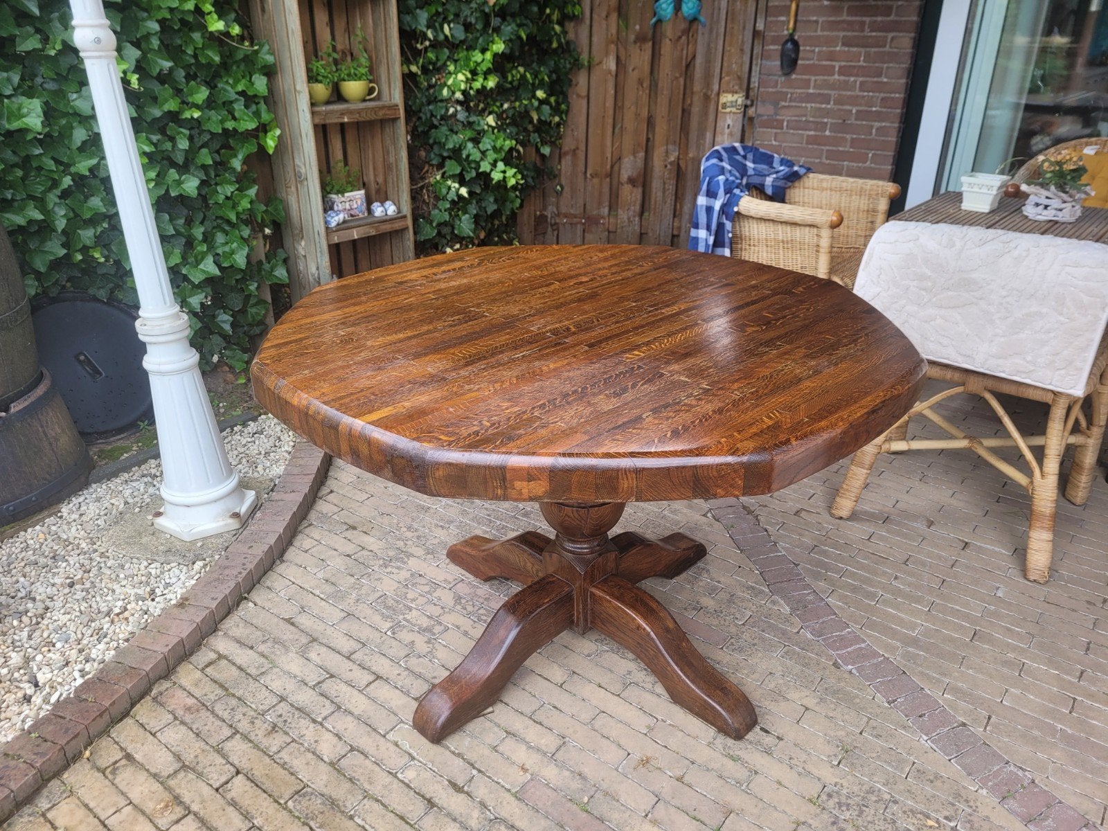 Massief eikenhouten ronde tafel, Huis en Inrichting, Tafels | Eettafels, Gebruikt, Ophalen of Verzenden, Klassiek, Rustiek, Vier personen