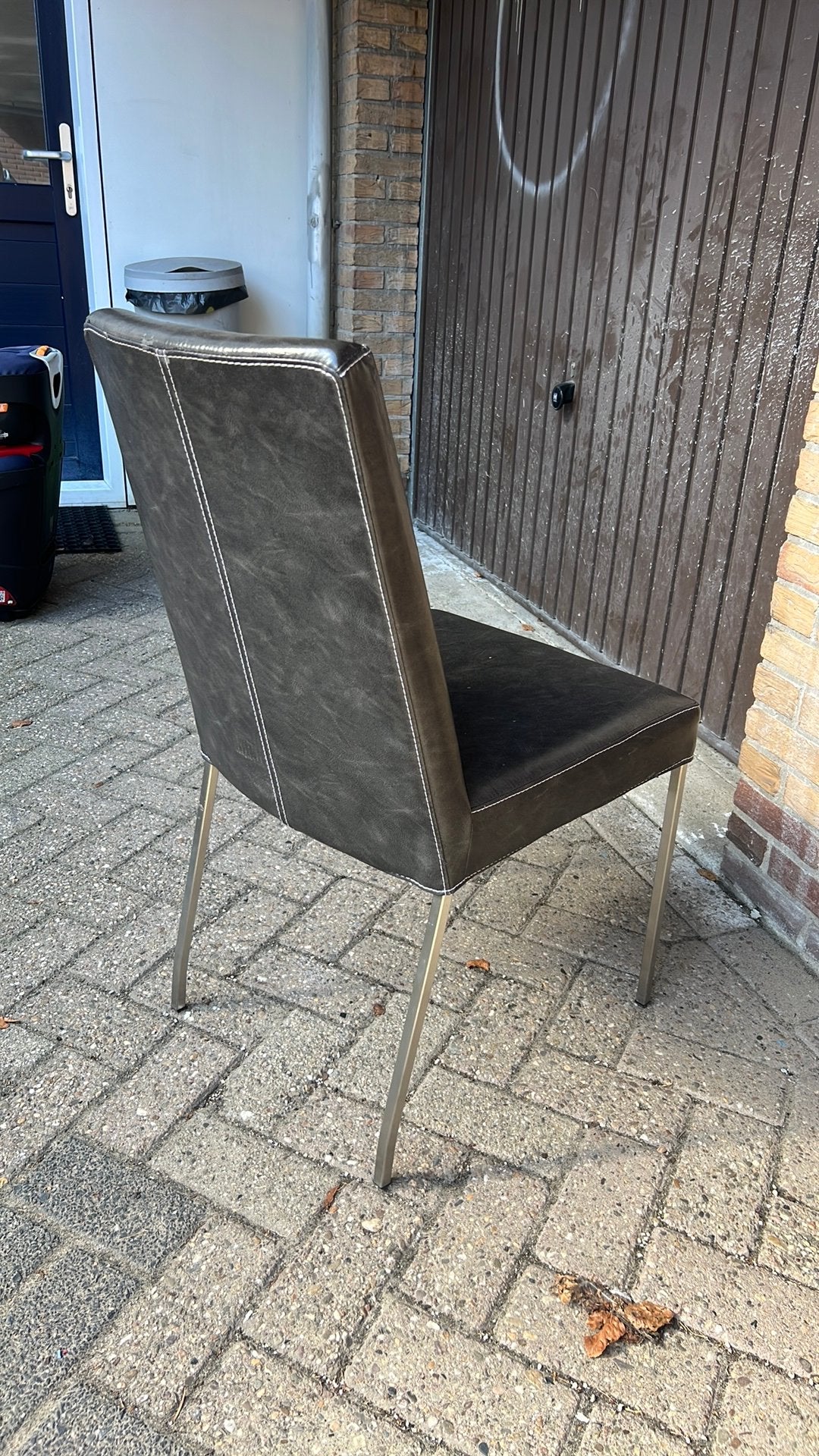 6 eetkamer stoelen met kapotte bekleding., Ophalen, Gebruikt