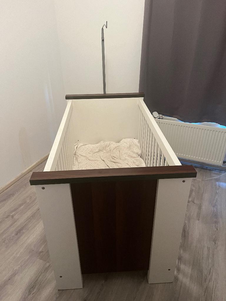 Babybed & commode, Ophalen, Zo goed als nieuw, Ledikant