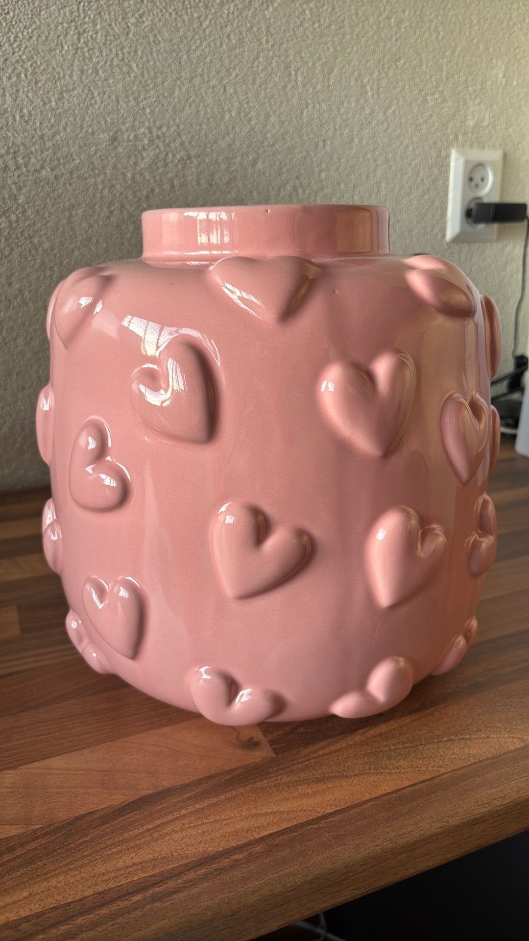 Roze vaas met hartjes - Zo goed als nieuw, Huis en Inrichting, Woonaccessoires | Vazen, Ophalen, Overige kleuren, 50 tot 75 cm