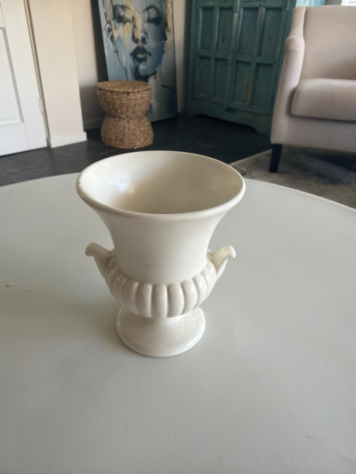 Wedgwood Barlaston England Crèmekleurige Vaasje, Ophalen