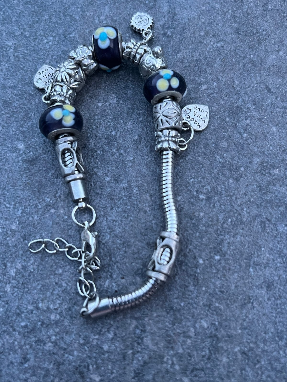 Bedelarmband met bloemen en hartjes - Pandora-stijl, Overige materialen, Gebruikt, Ophalen of Verzenden, Met bedels of kralen