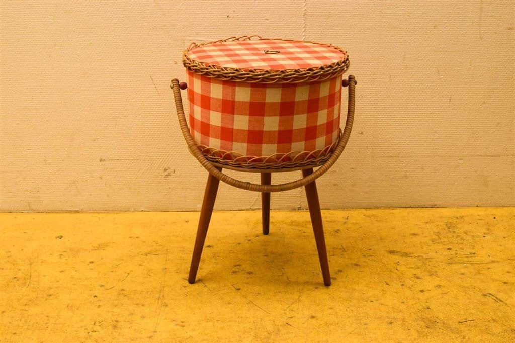 Vintage Naaimandje / tafeltje 44625, Ophalen of Verzenden, Gebruikt, Rechthoekig, Riet
