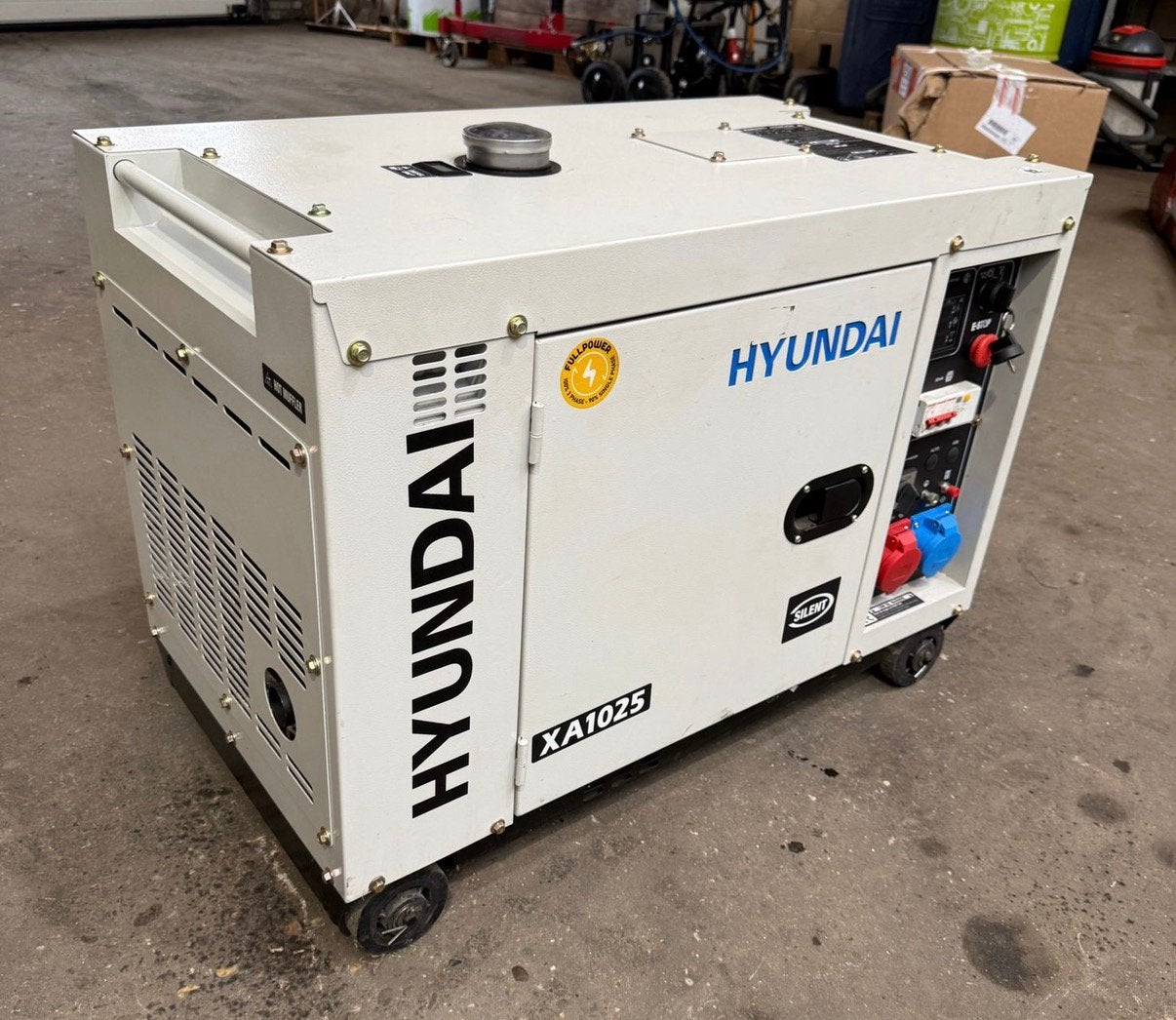 Hyundai XA1025 7,9kva Aggregaat - 11,5 uur, bouwjaar 2021, Ophalen, Elektrisch startend, Dieselolie, Zo goed als nieuw